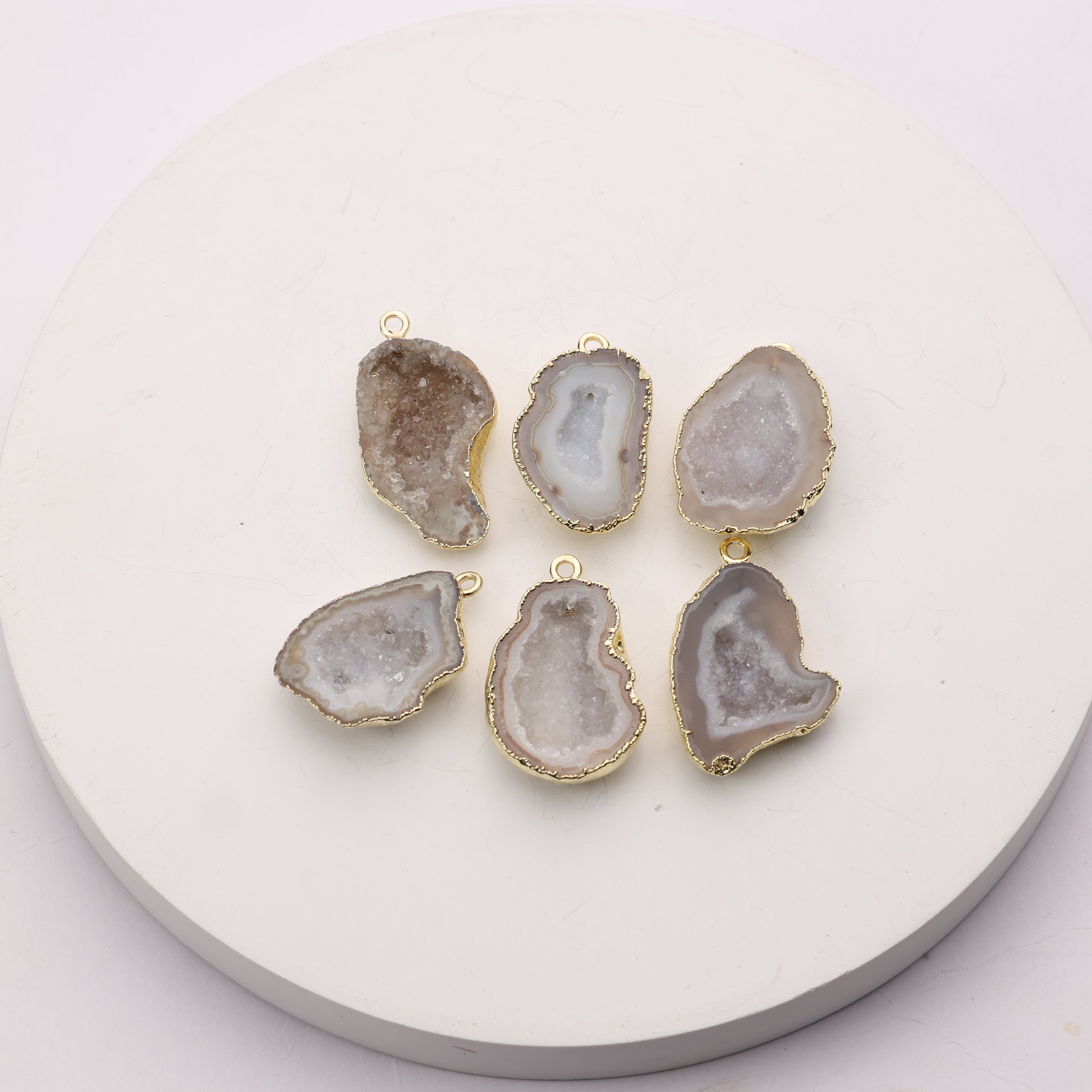 Beige agate connector with natural druzy crystals