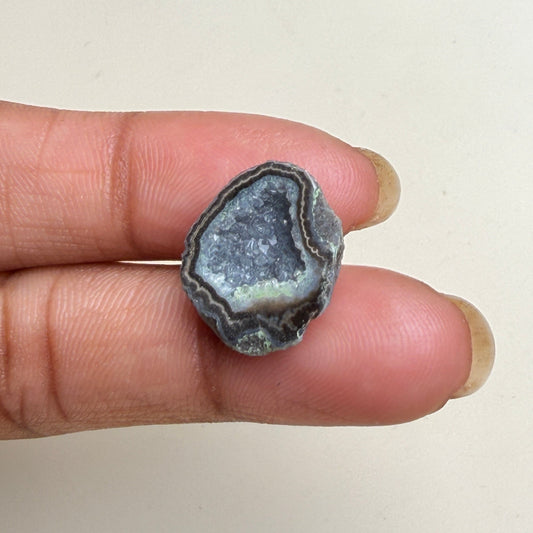 Wholesale Natural Black Agate Geode Druzy | 20–25mm Ring Making Stones Meena Design