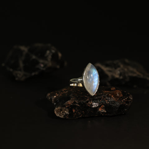 bague en argent pierre de lune, arc-en-ciel blanc, bijoux en argent faits à la main, bijoux chakra, pierres précieuses naturelles