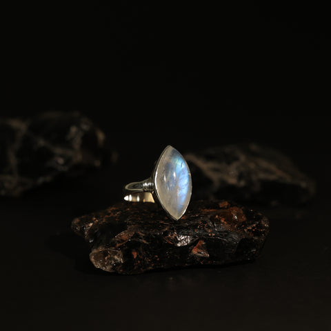 bague en argent pierre de lune, arc-en-ciel blanc, bijoux en argent faits à la main, bijoux chakra, pierres précieuses naturelles