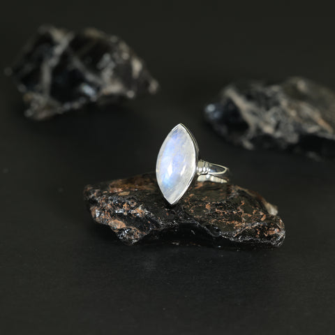 bague en argent pierre de lune, arc-en-ciel blanc, bijoux en argent faits à la main, bijoux chakra, pierres précieuses naturelles