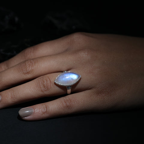 bague en argent pierre de lune, arc-en-ciel blanc, bijoux en argent faits à la main, bijoux chakra, pierres précieuses naturelles