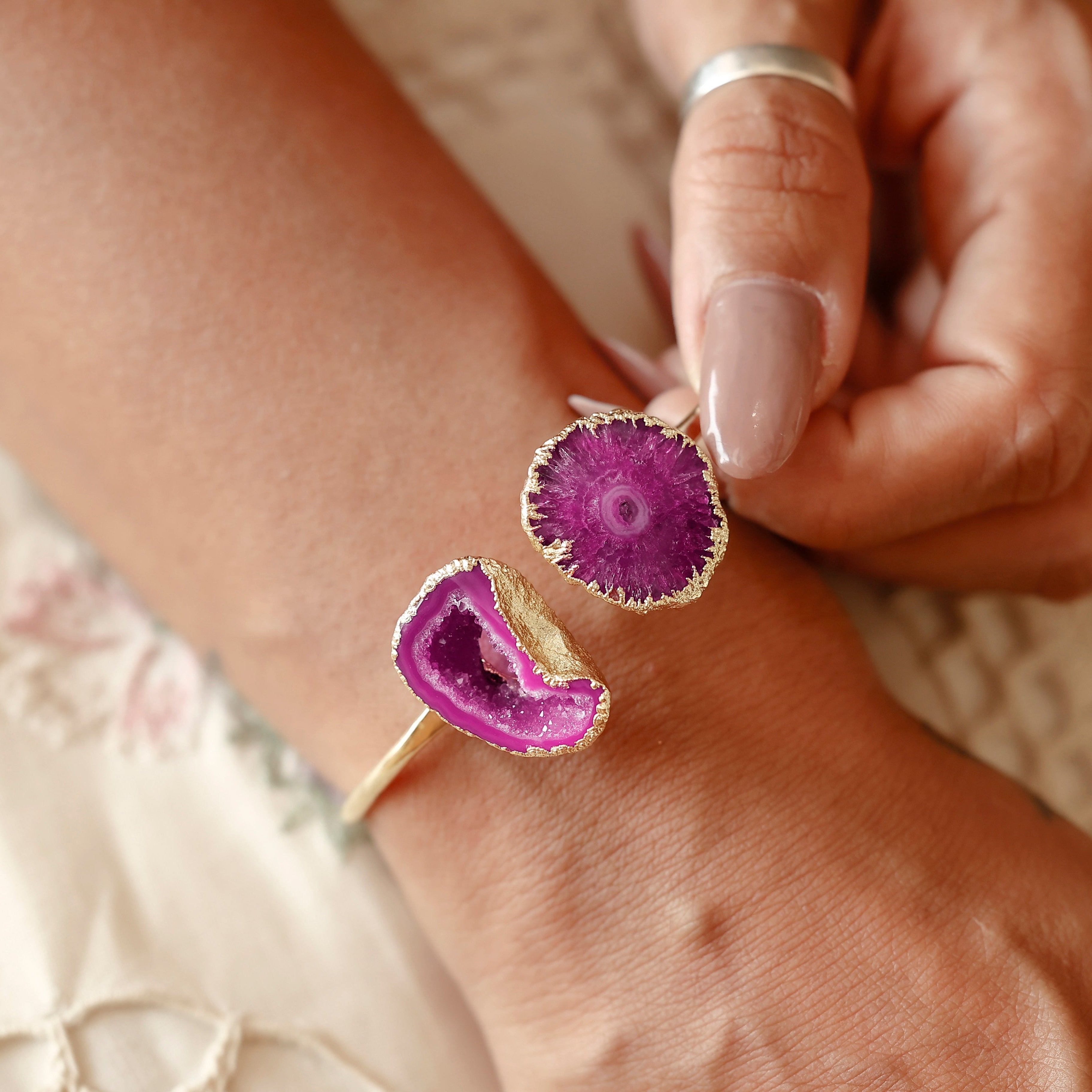 Handmade Gold-Plated Brass Bracelet Featuring Solar Quartz and Geode Quartz Stones – Unique Dual-Sided Gemstone Jewelry My Store