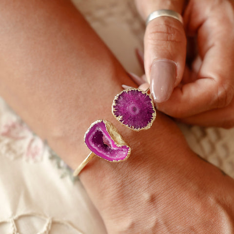 Handmade Gold-Plated Brass Bracelet Featuring Solar Quartz and Geode Quartz Stones – Unique Dual-Sided Gemstone Jewelry My Store