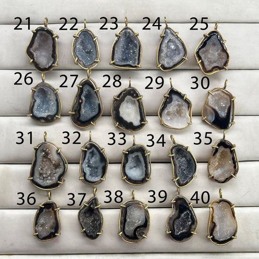 Geode  Bezel Pendant stone by Selection 30 - 40 mm Black My Store